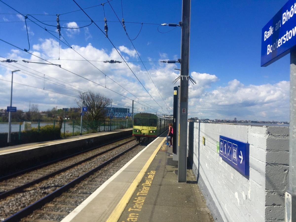 Gleesons Townhouse Booterstown Hotel Дъблин Екстериор снимка