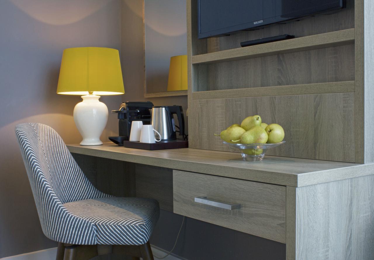Gleesons Townhouse Booterstown Hotel Дъблин Екстериор снимка