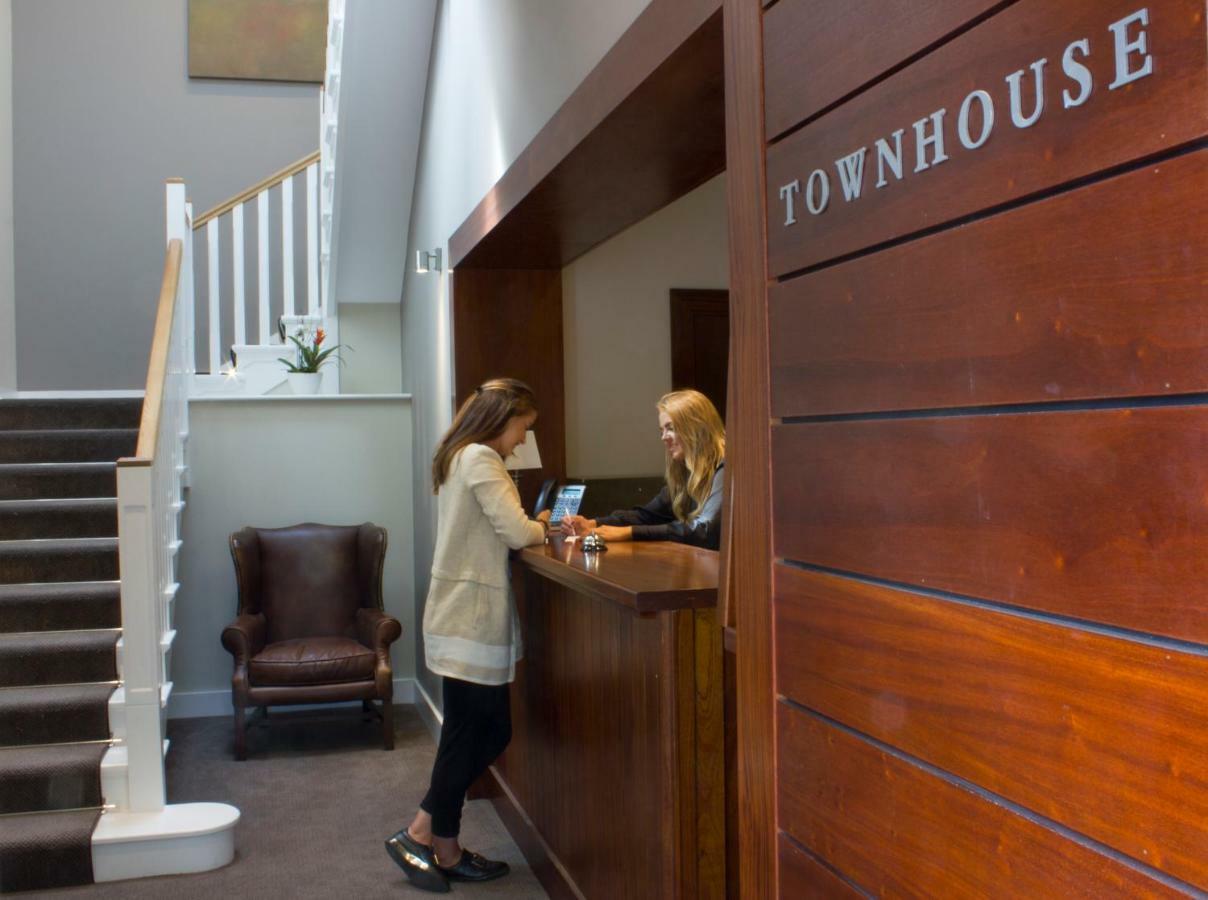 Gleesons Townhouse Booterstown Hotel Дъблин Екстериор снимка