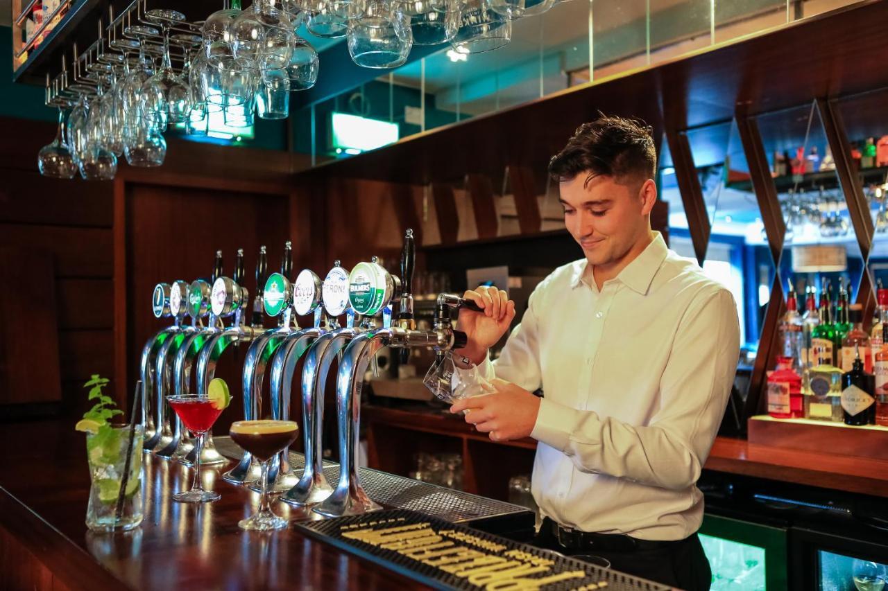 Gleesons Townhouse Booterstown Hotel Дъблин Екстериор снимка