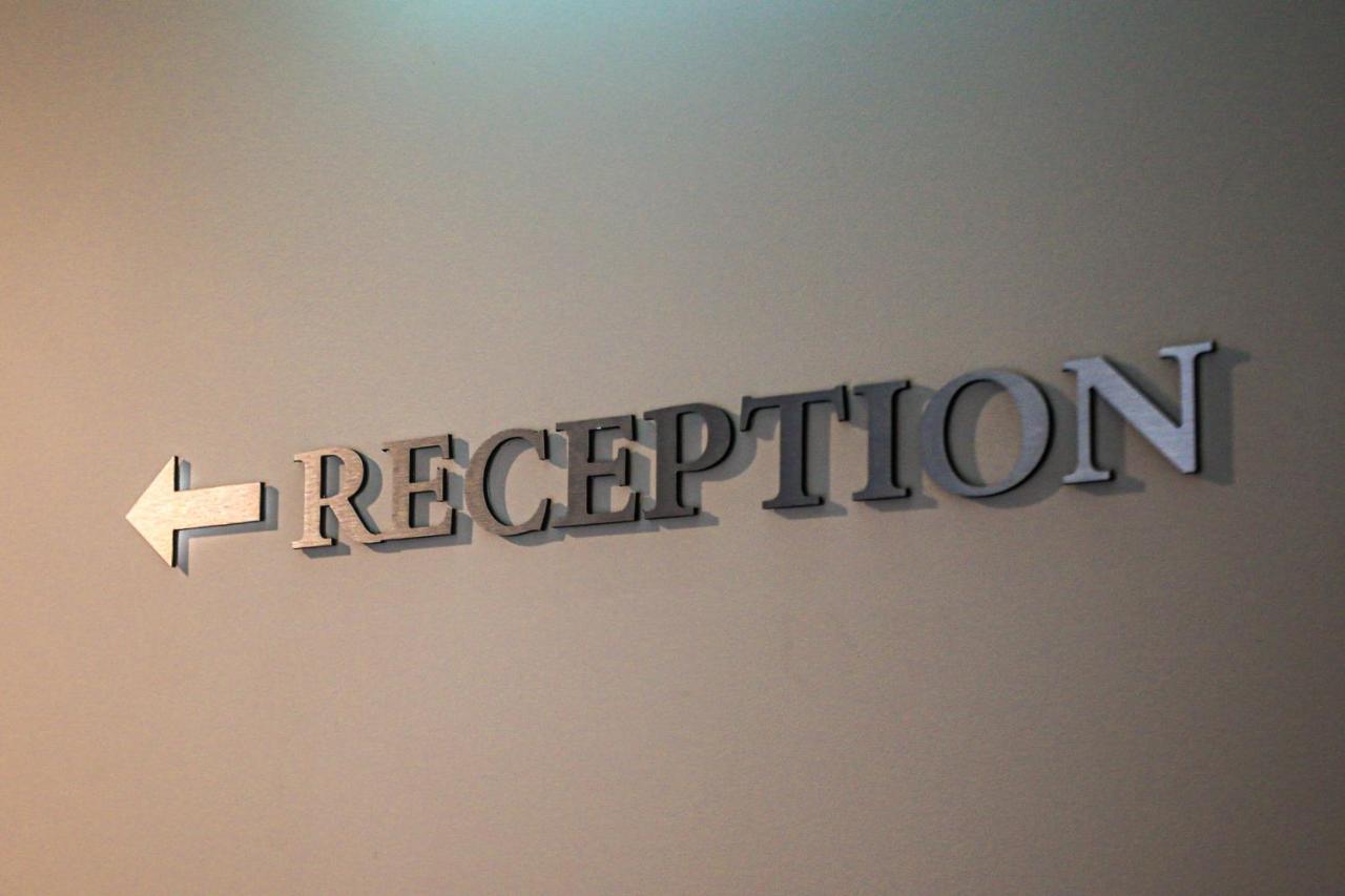 Gleesons Townhouse Booterstown Hotel Дъблин Екстериор снимка