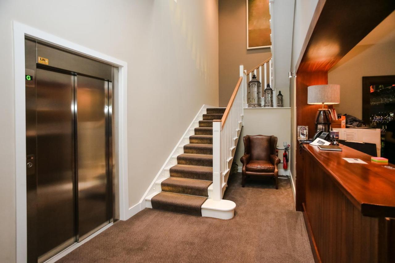 Gleesons Townhouse Booterstown Hotel Дъблин Екстериор снимка