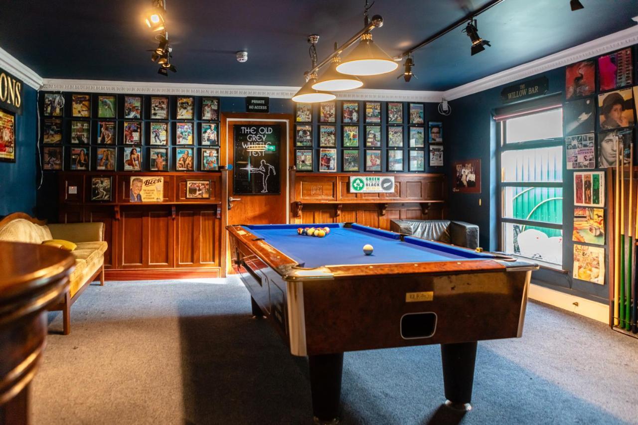 Gleesons Townhouse Booterstown Hotel Дъблин Екстериор снимка