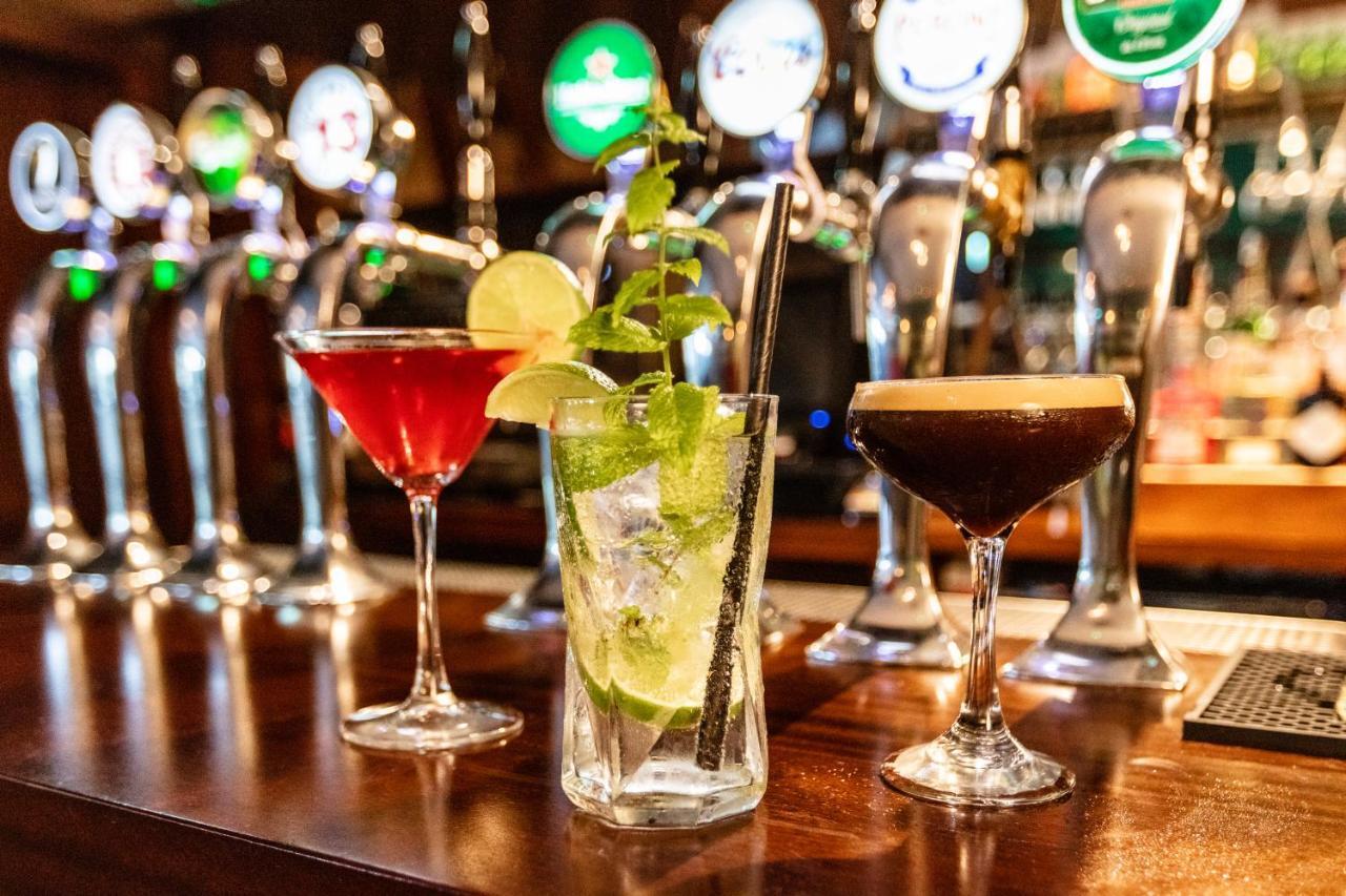 Gleesons Townhouse Booterstown Hotel Дъблин Екстериор снимка