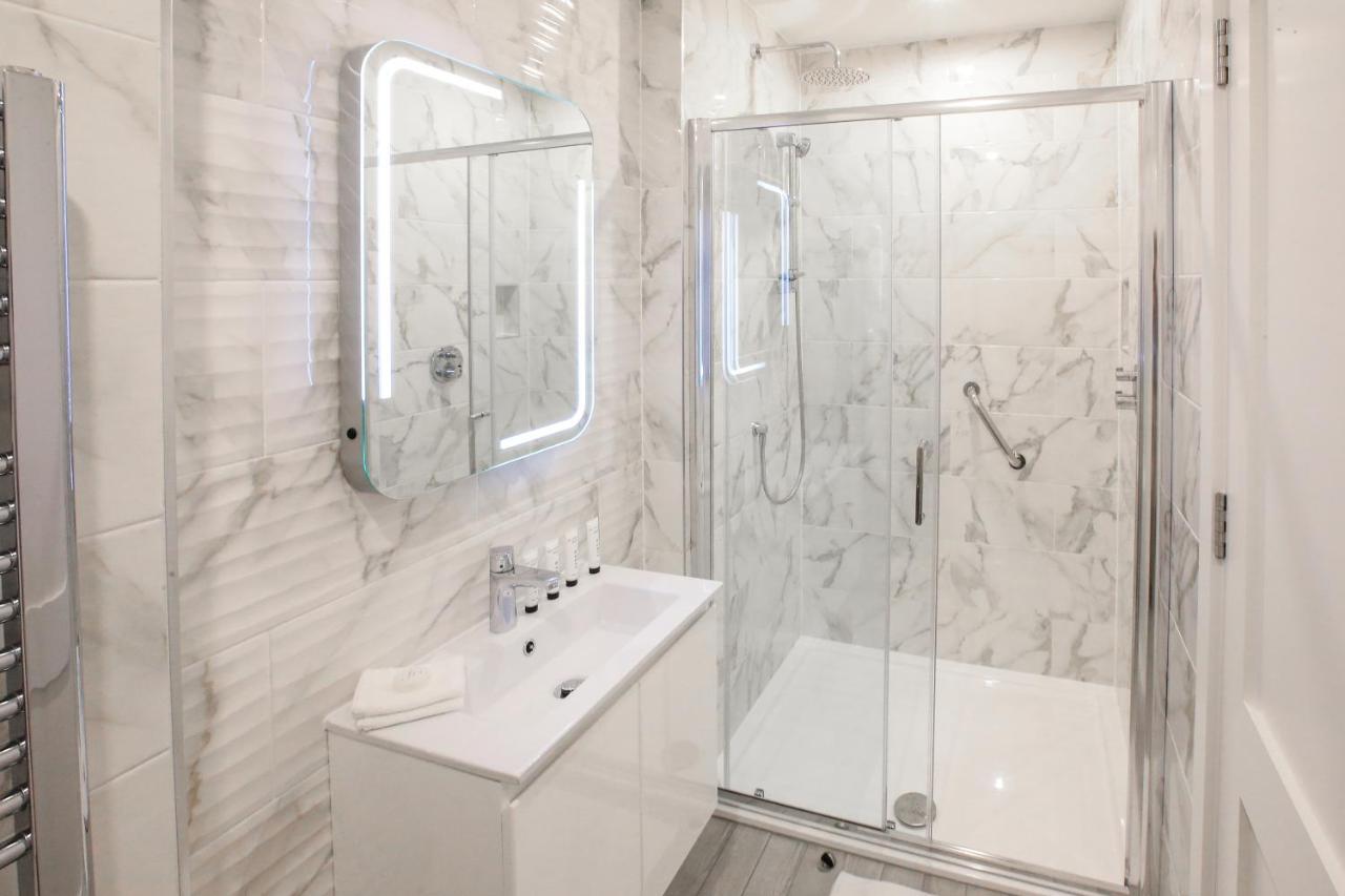 Gleesons Townhouse Booterstown Hotel Дъблин Екстериор снимка