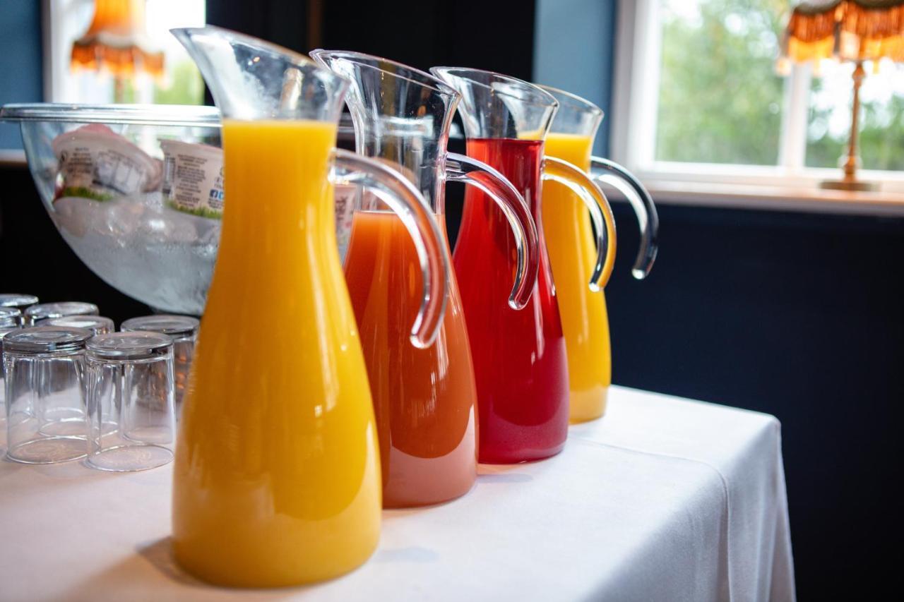 Gleesons Townhouse Booterstown Hotel Дъблин Екстериор снимка