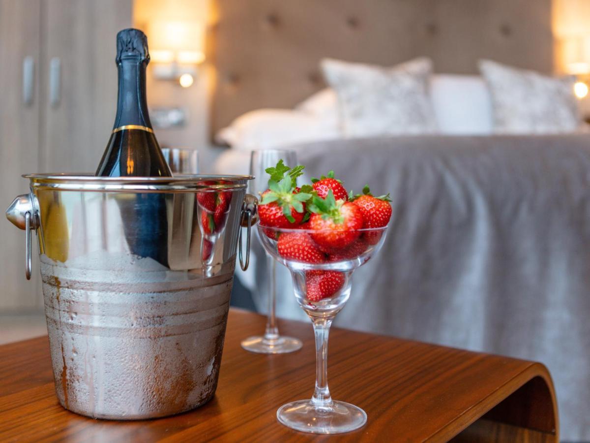 Gleesons Townhouse Booterstown Hotel Дъблин Екстериор снимка